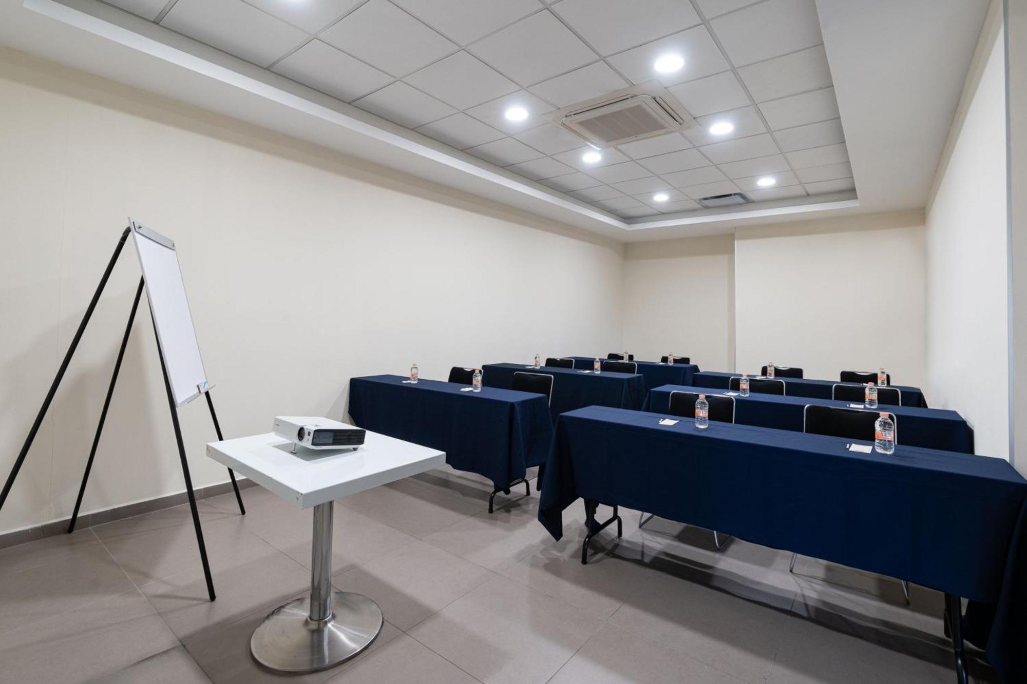 City Express Junior By Marriott Aguascalientes Centro Екстериор снимка