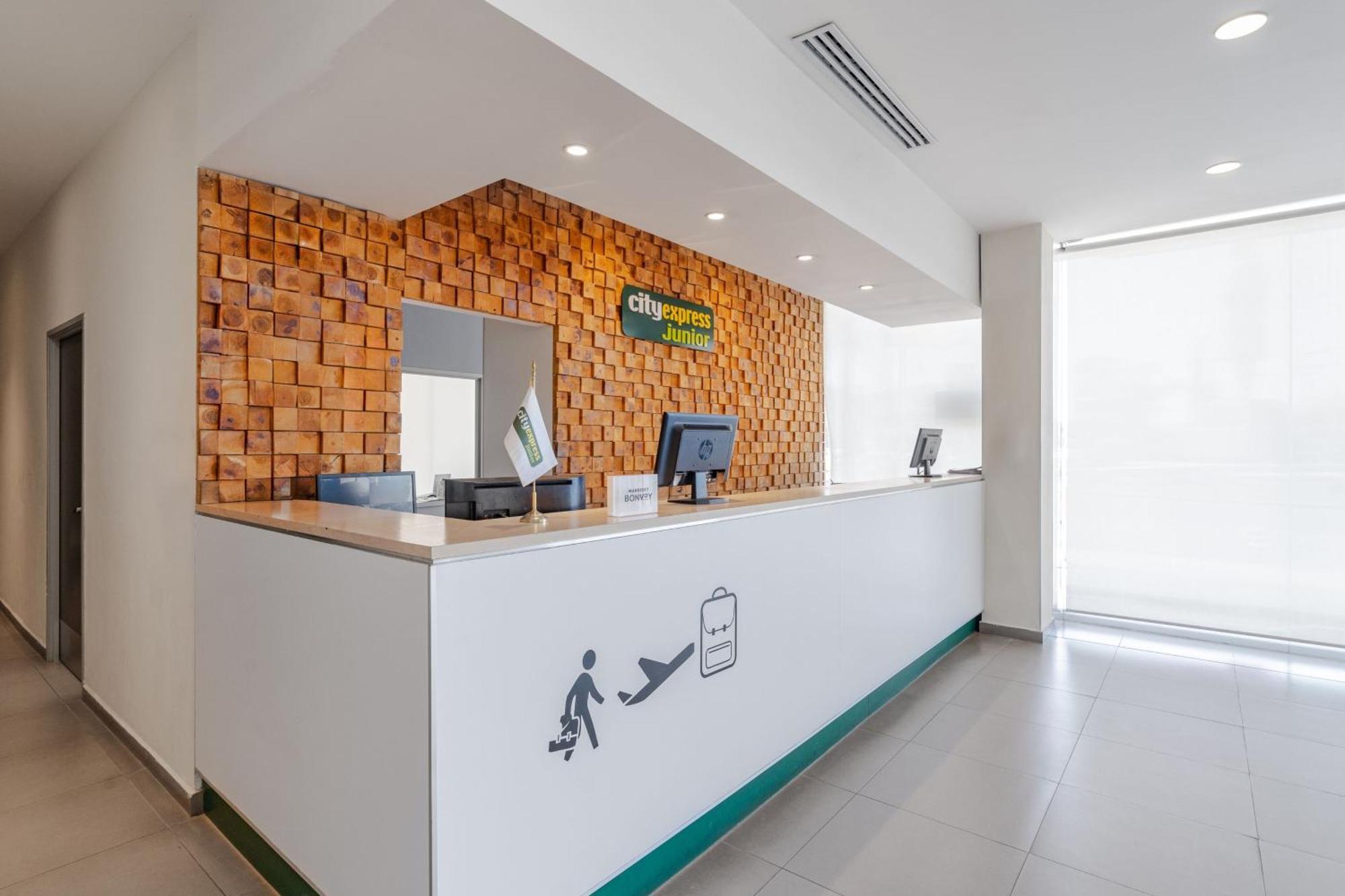 City Express Junior By Marriott Aguascalientes Centro Екстериор снимка