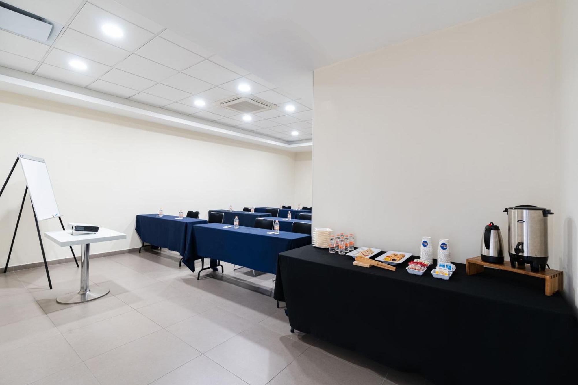 City Express Junior By Marriott Aguascalientes Centro Екстериор снимка